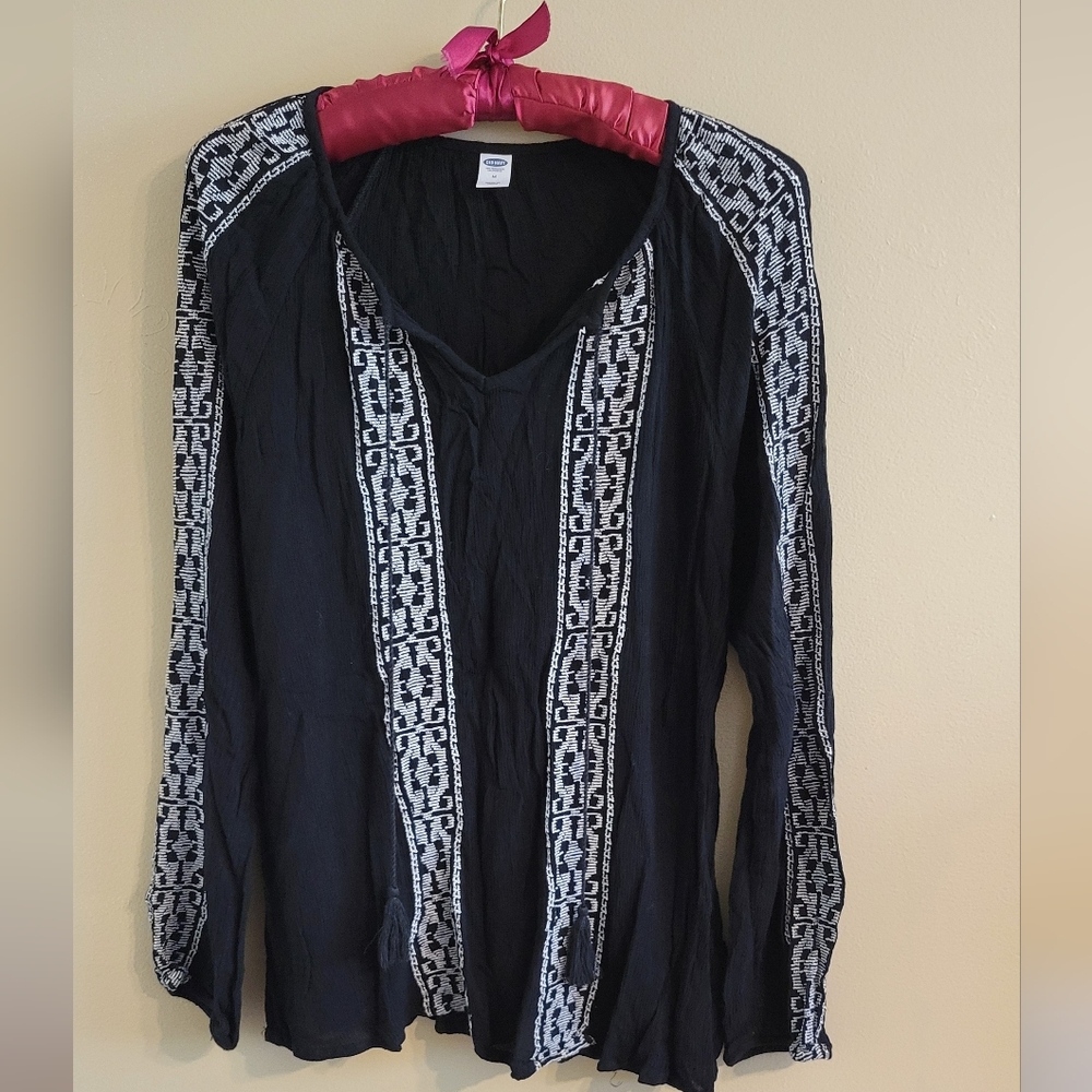 Old Navy | Black and White Embroidered Tunic Long Sleeve V Neck MeD
